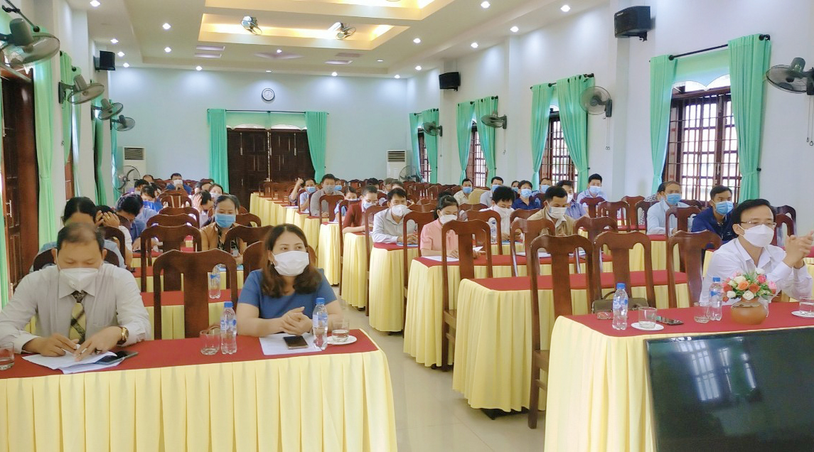 Tổ chức Hội nghị cập nhật kiến thức về tín ngưỡng, tôn giáo cho cán bộ, công chức cấp xã thuộc huyện Trà Bồng