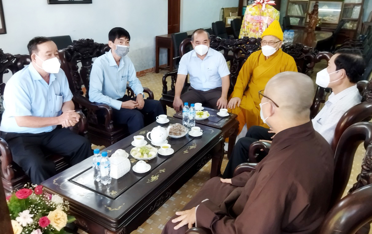 Lãnh đạo tỉnh Quảng Ngãi thăm, chúc mừng nhân dịp kỷ niệm 40 năm ngày thành lập Giáo hội Phật giáo Việt Nam (07/11/1981 - 07/11/2021)