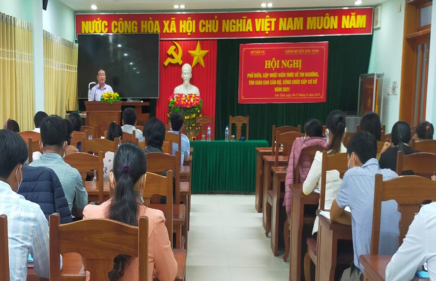 Tổ chức Hội nghị phổ biến, cập nhật kiến thức cho cán bộ, công chức làm công tác tín ngưỡng, tôn giáo ở cấp cơ sở thuộc huyện Sơn Tịnh