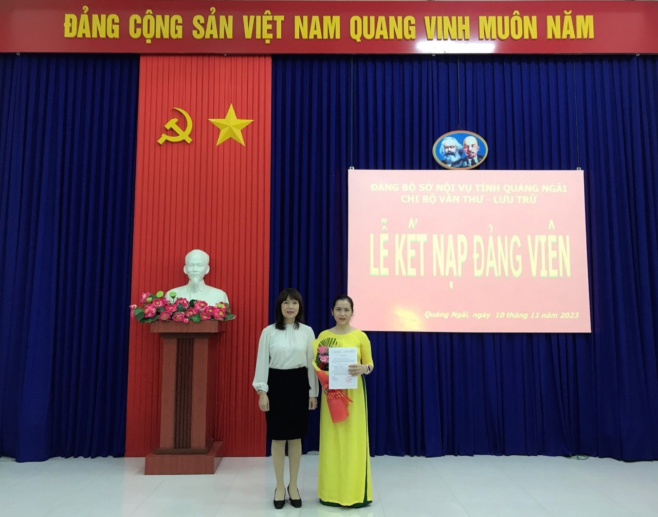 Chi bộ Văn thư - Lưu trữ tổ chức Lễ kết nạp đảng viên