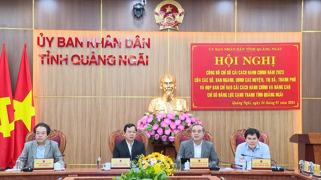 Chủ tịch UBND tỉnh Đặng Văn Minh: Đẩy mạnh công tác chuyển đổi số để nâng cao điểm CCHC của tỉnh trong năm 2024