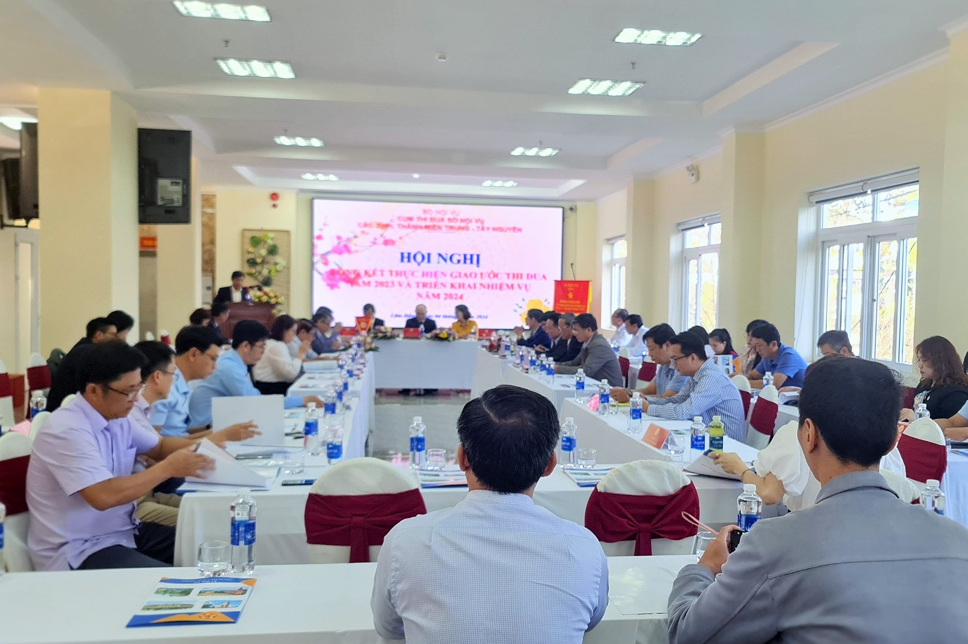 Hội nghị Cụm thi đua Sở Nội vụ các tỉnh, thành miền Trung - Tây Nguyên