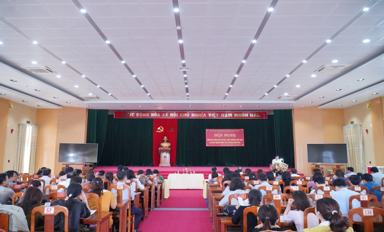 UBND huyện Sơn Tịnh tổ chức hội nghị tổng kết công tác thi đua, khen thưởng năm 2023 và phát động phong trào thi đua năm 2024
