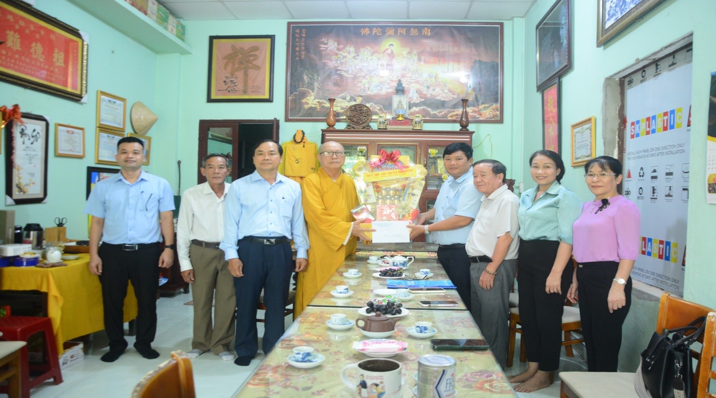 Sở Nội vụ tổ chức đoàn đến thăm, chúc mừng chức sắc tiêu biểu nhân Lễ Phật đản PL.2568-DL.2024
