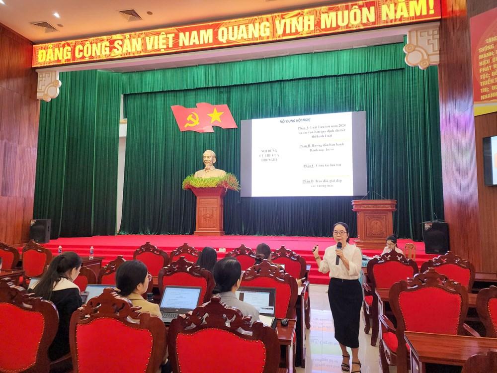 Quảng Ngãi: Tổ chức Hội nghị tuyên truyền Luật Lưu trữ năm 2024 và tập huấn lập hồ sơ công việc trên hệ thống quản lý văn bản - ảnh 3