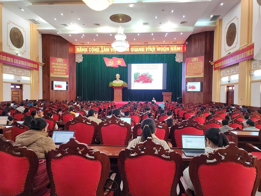 Quảng Ngãi: Tổ chức Hội nghị tuyên truyền Luật Lưu trữ năm 2024 và tập huấn lập hồ sơ công việc trên hệ thống quản lý văn bản - ảnh 1